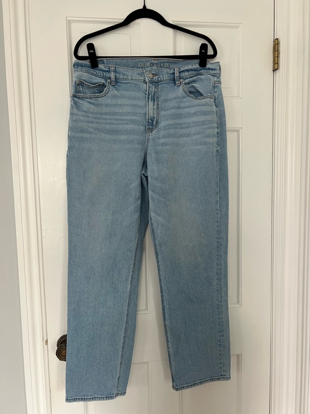 American Eagle Outfitters Light Wash Strigid Mom Jeans